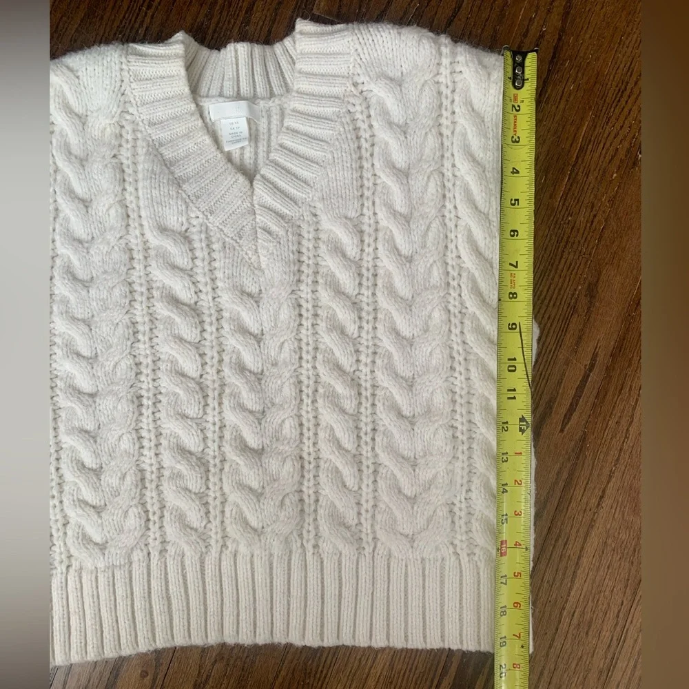 Oversized cable-knit sweater vest - Picture 5 of 7